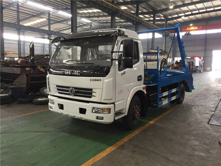 東風D7多利卡5-6立方擺臂式垃圾車